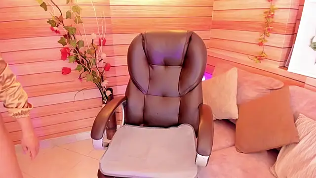 marien thomson  online show from March 2025 03:29:02 AM