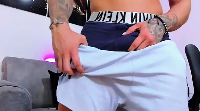 OwenMaximus814 online show from December 2024 07:39:01 PM