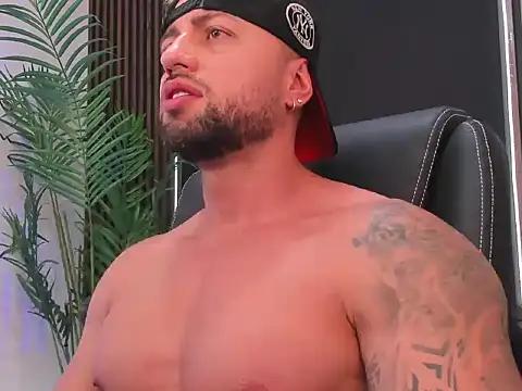 OwenMaximus814 online show from April 2026 06:55:02 PM