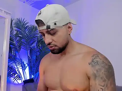 OwenMaximus814 online show from November 2025 03:16:02 PM