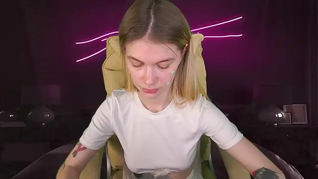 Snapshot of AnacondaOn chatting on March 2025 02:41:01 PM AnacondaOn online show from March 2025 02:41:01 PM