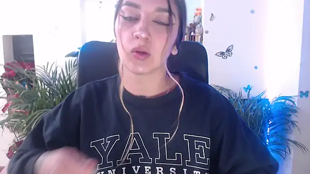 Snapshot of Lia-mitch chatting on April 2026 06:48:01 PM Lia-mitch online show from April 2026 06:48:01 PM