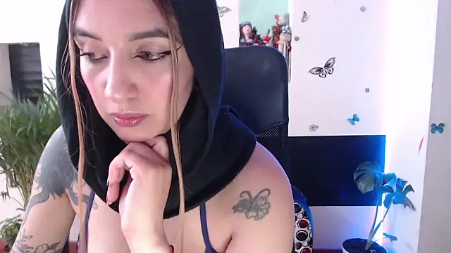 Lia-mitch online show from November 2025 06:44:01 PM