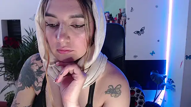 Lia-mitch online show from October 2025 07:04:02 PM