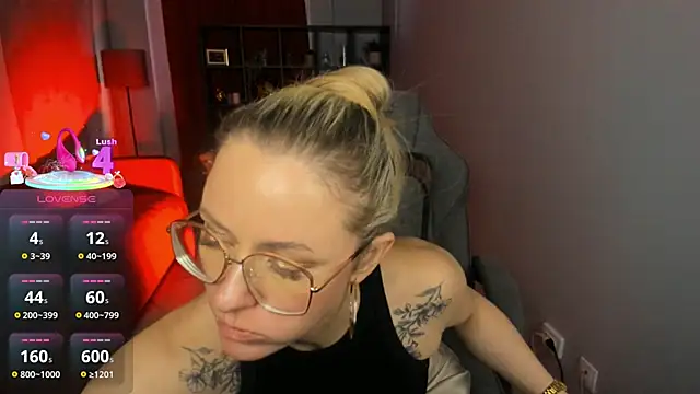 LadyIzabel online show from April 2026 02:45:02 PM