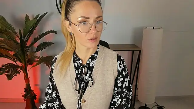 LadyIzabel online show from February 2025 04:40:01 AM