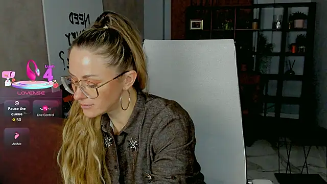 LadyIzabel online show from February 2026 02:41:01 PM