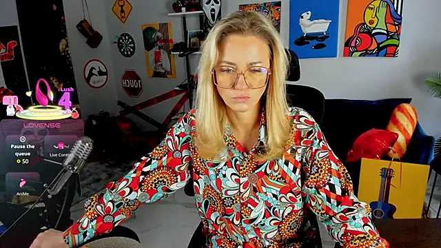 Snapshot of LadyIzabel chatting on May 2026 05:42:01 AM LadyIzabel online show from May 2026 05:42:01 AM