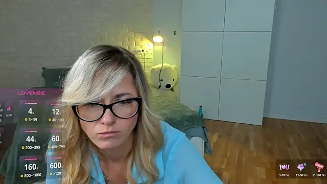 LadyIzabel online show from June 2026 11:49:02 AM