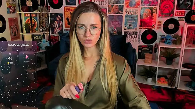 LadyIzabel online show from February 2025 10:45:01 AM