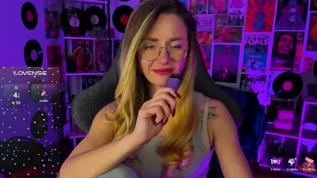 LadyIzabel online show from December 2024 09:01:01 AM