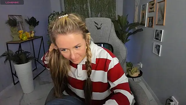 LadyIzabel online show from April 2026 02:53:01 PM