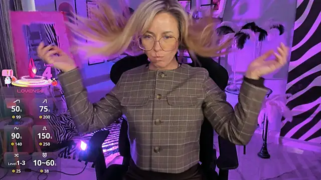 LadyIzabel online show from April 2026 02:51:02 PM