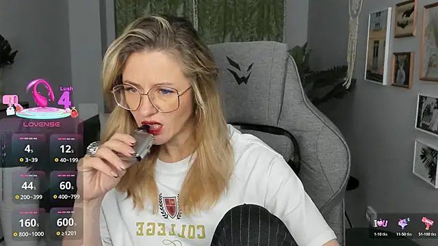 LadyIzabel online show from March 2026 02:45:01 PM