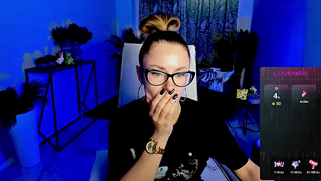 LadyIzabel online show from October 2025 08:47:01 AM