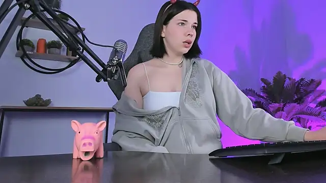 AliceSunday online show from March 2025 11:42:02 AM