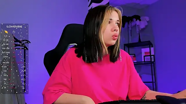 AliceSunday online show from October 2025 05:08:01 AM