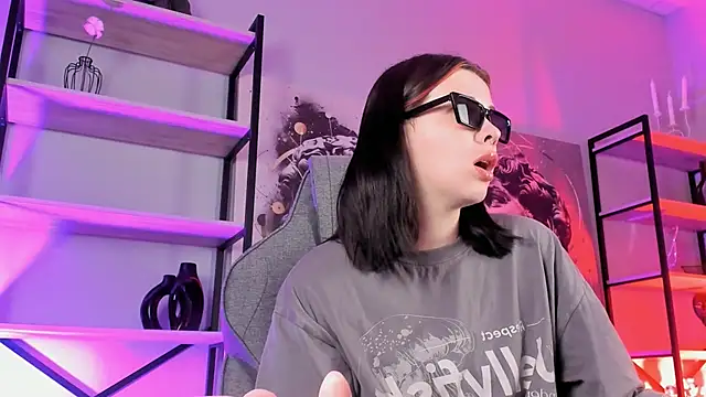 AliceSunday online show from September 2025 10:59:02 AM