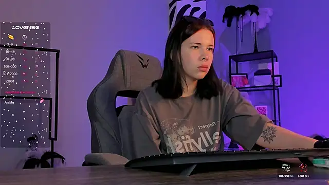 AliceSunday online show from September 2025 01:56:01 AM