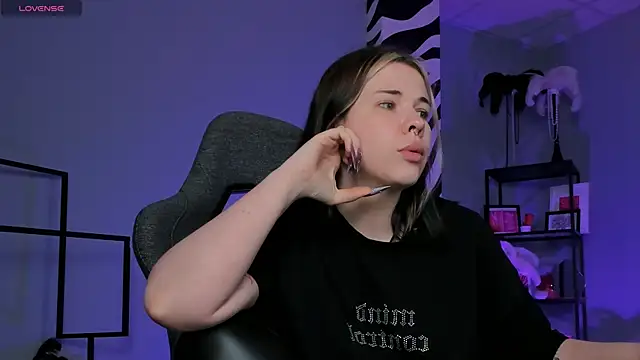 AliceSunday online show from November 2025 02:22:02 AM