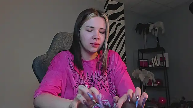 AliceSunday online show from December 2025 03:19:02 AM