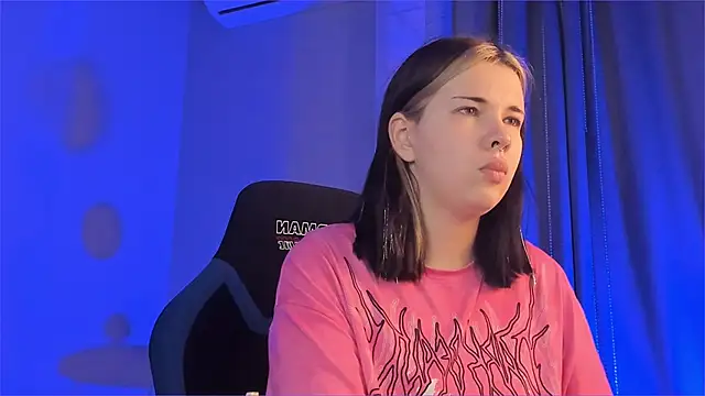 AliceSunday online show from October 2025 02:10:02 AM