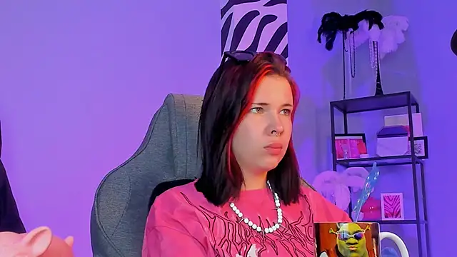 AliceSunday online show from September 2025 05:02:01 AM