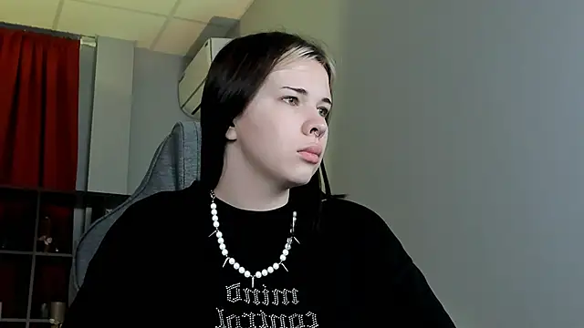 AliceSunday online show from December 2025 02:00:01 AM