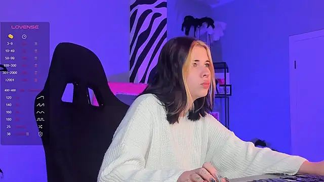AliceSunday online show from October 2025 02:01:01 AM