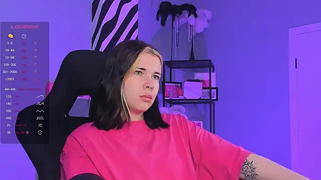 AliceSunday online show from October 2025 02:01:01 AM