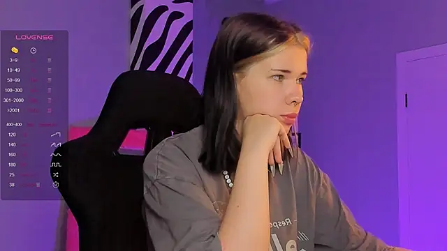 AliceSunday online show from October 2025 05:09:02 AM