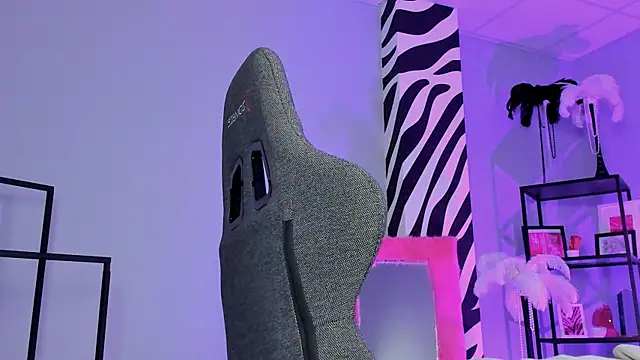 AliceSunday online show from November 2025 02:15:02 AM