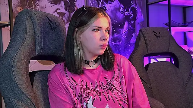 AliceSunday online show from October 2025 08:33:02 AM