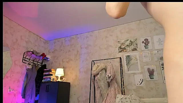 Luafy Toddy online show from November 2025 03:10:02 AM