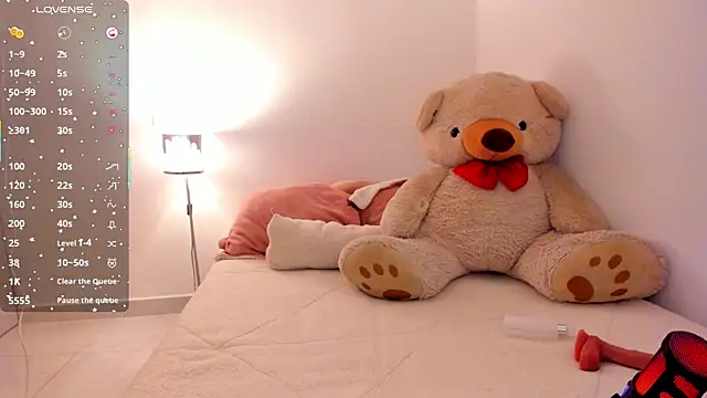 Lunadahia online show from September 2025 02:54:01 AM