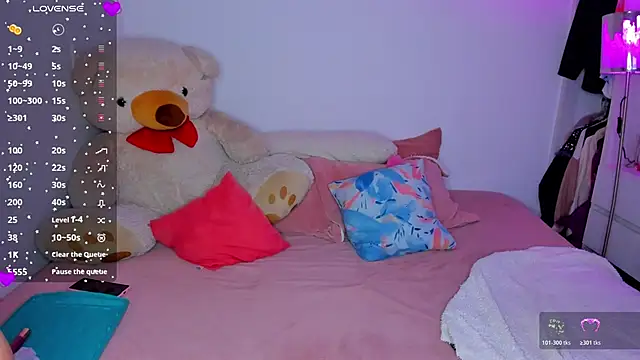 Lunadahia online show from December 2025 04:33:01 AM