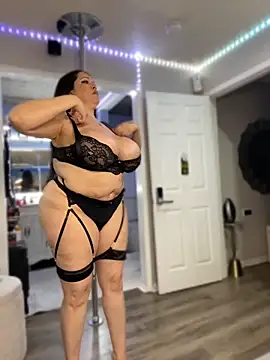 curvyfunlover online show from June 2026 10:37:02 AM
