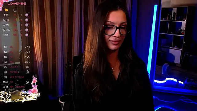 Laura Bess online show from September 2025 04:46:01 PM