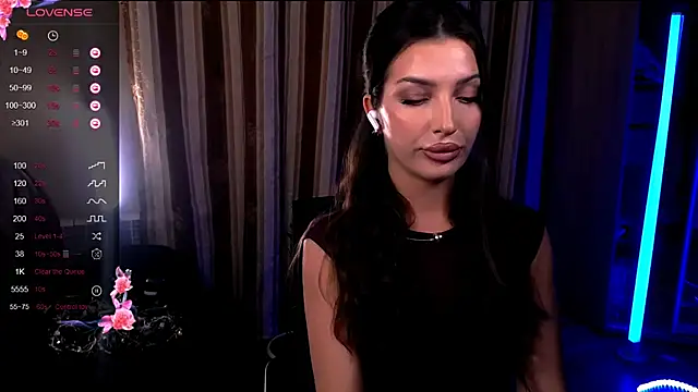 Snapshot of Laura_Bess chatting on November 2025 10:21:02 PM Laura Bess online show from November 2025 10:21:02 PM