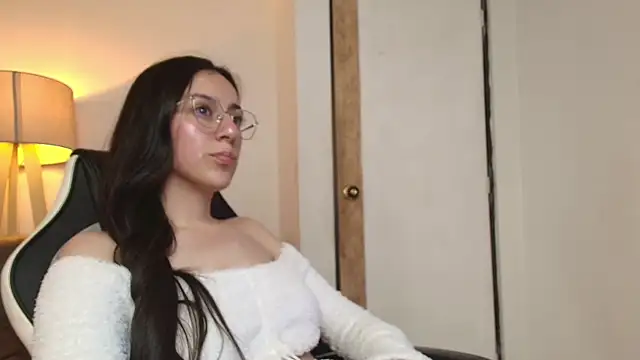 Snapshot of Sweet_Sammy_ chatting on May 2026 07:43:02 PM Sweet Sammy online show from May 2026 07:43:02 PM