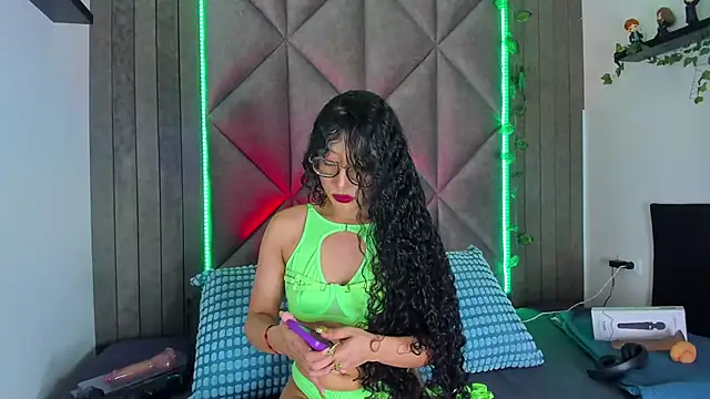 BriaConner  online show from January 2026 02:59:01 AM