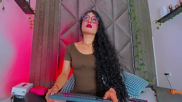 BriaConner  online show from June 2026 03:01:02 AM