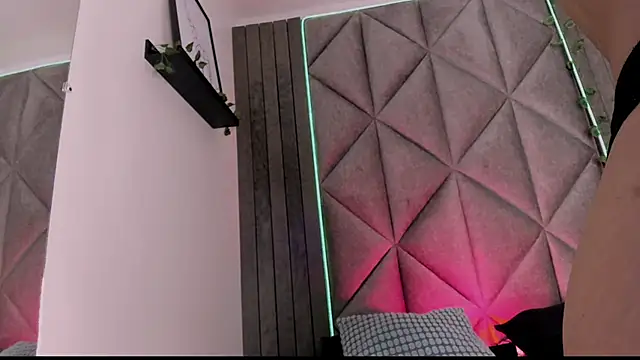 BriaConner  online show from November 2025 02:12:02 AM