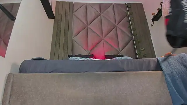 BriaConner  online show from January 2026 02:51:02 AM