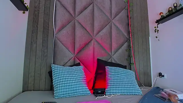 BriaConner  online show from November 2025 02:48:01 AM