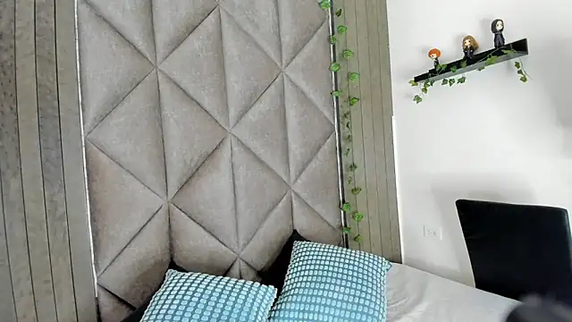 BriaConner  online show from March 2026 03:40:01 AM