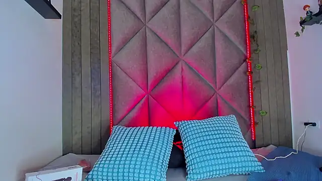 BriaConner  online show from January 2026 02:59:01 AM