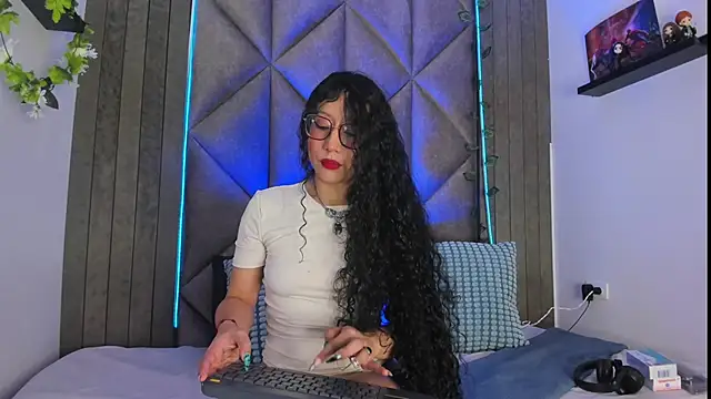BriaConner  online show from October 2025 02:48:02 AM