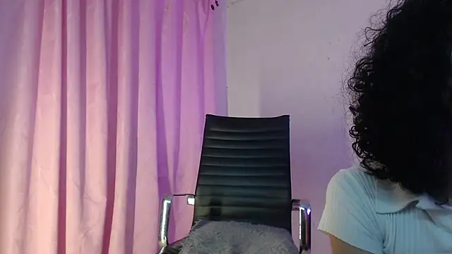 Snapshot of Angellike_doll chatting on January 2025 06:17:02 PM Angellike doll online show from January 2025 06:17:02 PM