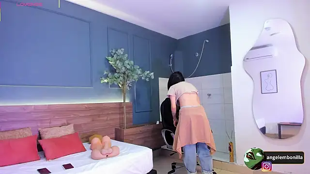 megan morgan01 online show from November 2025 12:20:01 PM